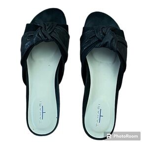 EUC Tahari black sandals size 8 in box